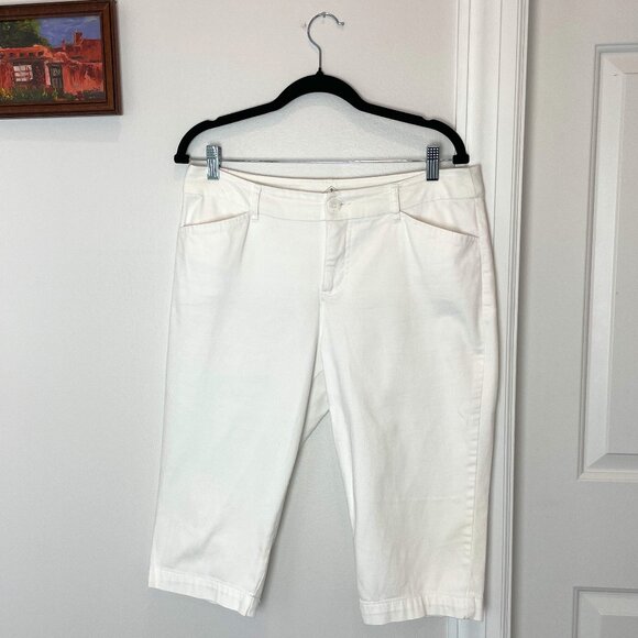 St. John's Bay White 16" Capris - 12P - Picture 2 of 13